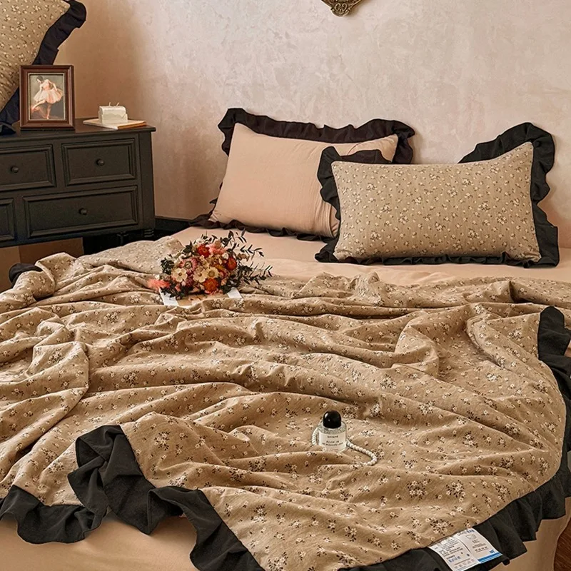 French lazy girl retro floral washed double yarn summer cool quilt four-piece lace air conditioner quilt
French lazy girl retro floral washed double yarn summer cool quilt four-piece lace air conditioner quilt
