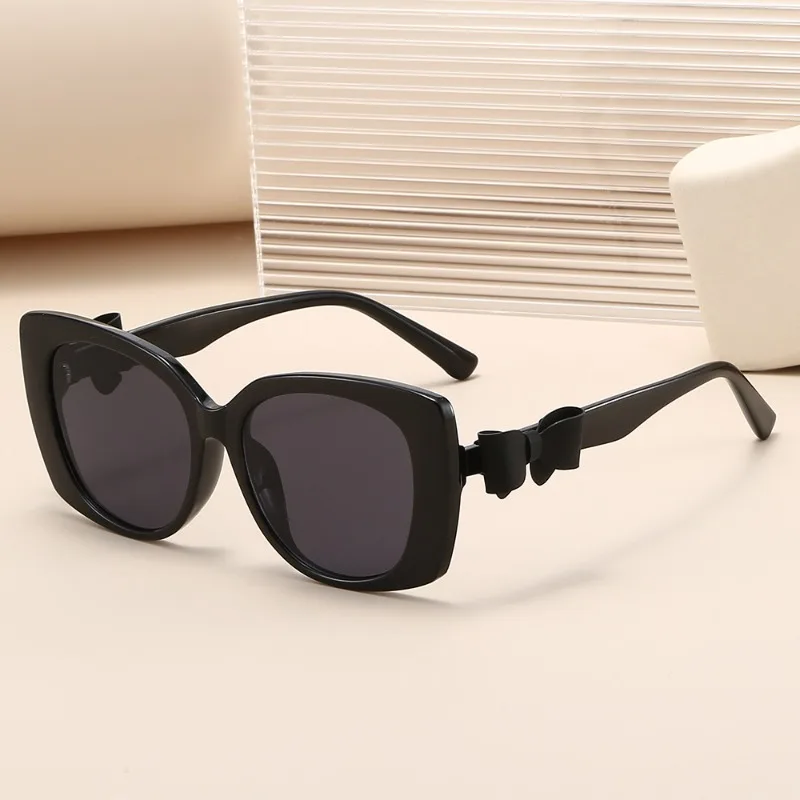 Новые квадратные солнцезащитные очки UV400, унисекс, большие, тонкие, роскошные, со съемным бантом, винтажные солнцезащитные очки Gafas De Sol Mujer
Новые квадратные солнцезащитные очки UV400, унисекс, большие, тонкие, роскошные, со съемным бантом, винтажные солнцезащитные очки Gafas De Sol Mujer