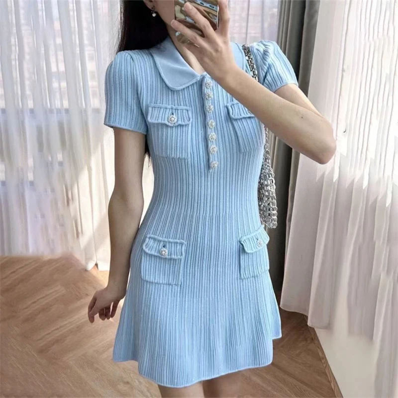 2026 Spring/Summer New Polo Neck Short Sleeve Knitted Dress Y2K Fashion Commuter Elastic Slim Fit Multi Pocket Wrapped Hip Skirt
2026 Spring/Summer New Polo Neck Short Sleeve Knitted Dress Y2K Fashion Commuter Elastic Slim Fit Multi Pocket Wrapped Hip Skirt