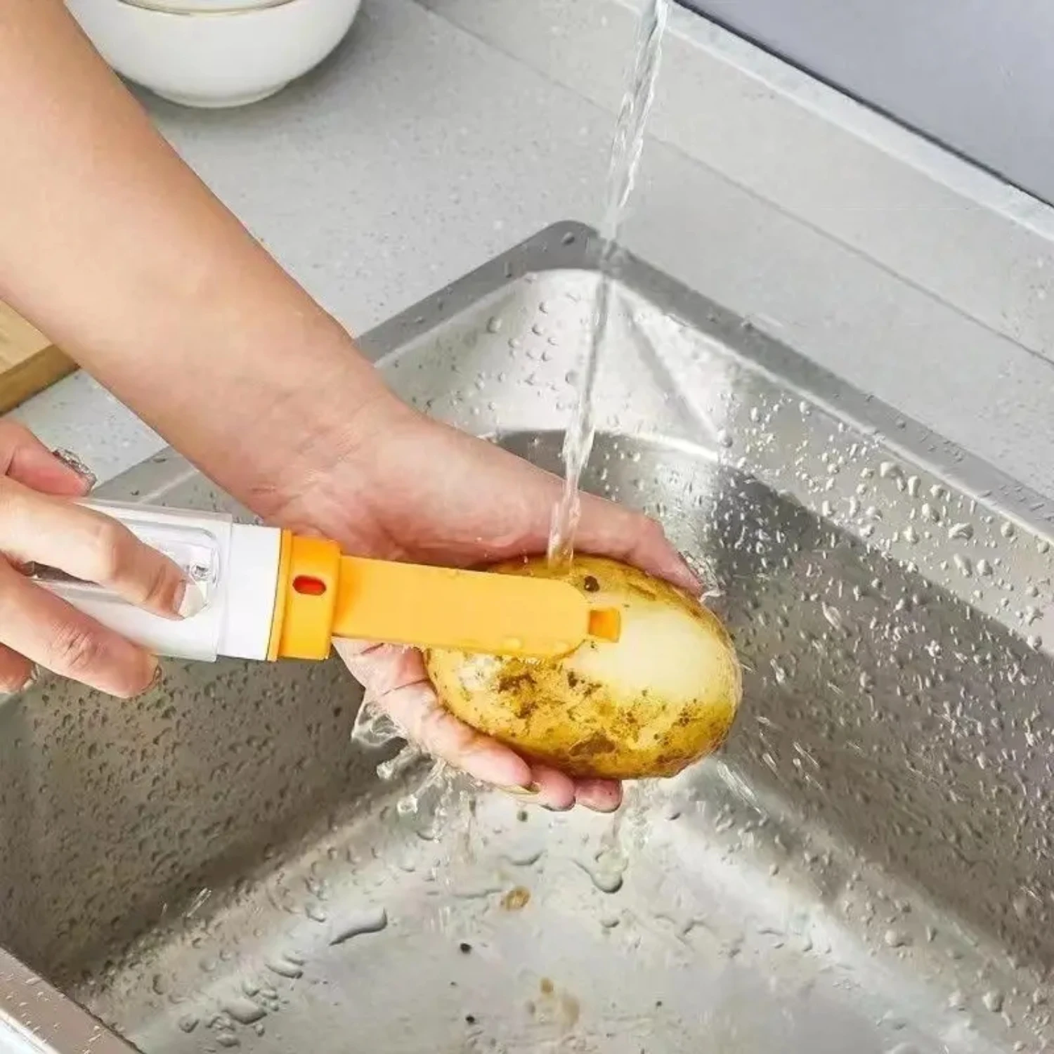 Portable Three-in-one Kitchen Tool with Fruit And Vegetable Brush, Storage, and Peeling Knife
Portable Three-in-one Kitchen Tool with Fruit And Vegetable Brush, Storage, and Peeling Knife