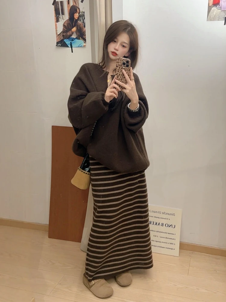 Winter Casual Knitted Stripe Skirt Set plus Size Women's Fashion Comfortable Warm Two-Piece Outfit Korean Style round Neck Lo...
Winter Casual Knitted Stripe Skirt Set plus Size Women's Fashion Comfortable Warm Two-Piece Outfit Korean Style round Neck Lo...