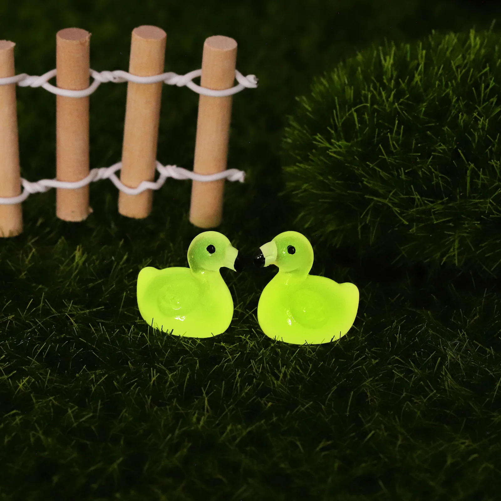 100pcs Night Glow Flamingo Mini Resin Figurines Versatile Use Bulk Available Home Decorations Mini Animals
100pcs Night Glow Flamingo Mini Resin Figurines Versatile Use Bulk Available Home Decorations Mini Animals