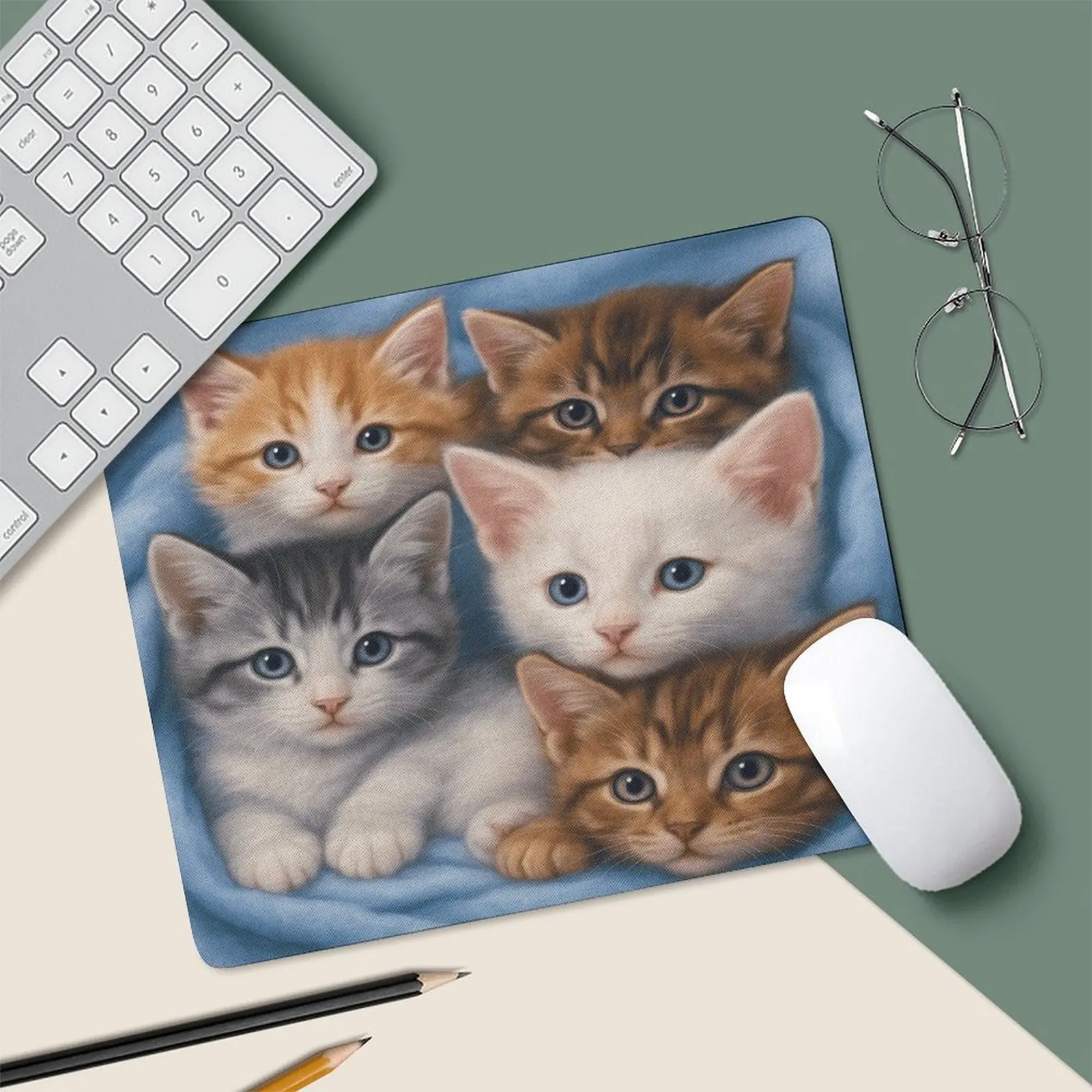 Милая кошачья мышь изготовлена из противоскользящей резины, прочная и моющаяся. Подходит для офисного использования и геймеров.
Милая кошачья мышь изготовлена из противоскользящей резины, прочная и моющаяся. Подходит для офисного использования и геймеров.