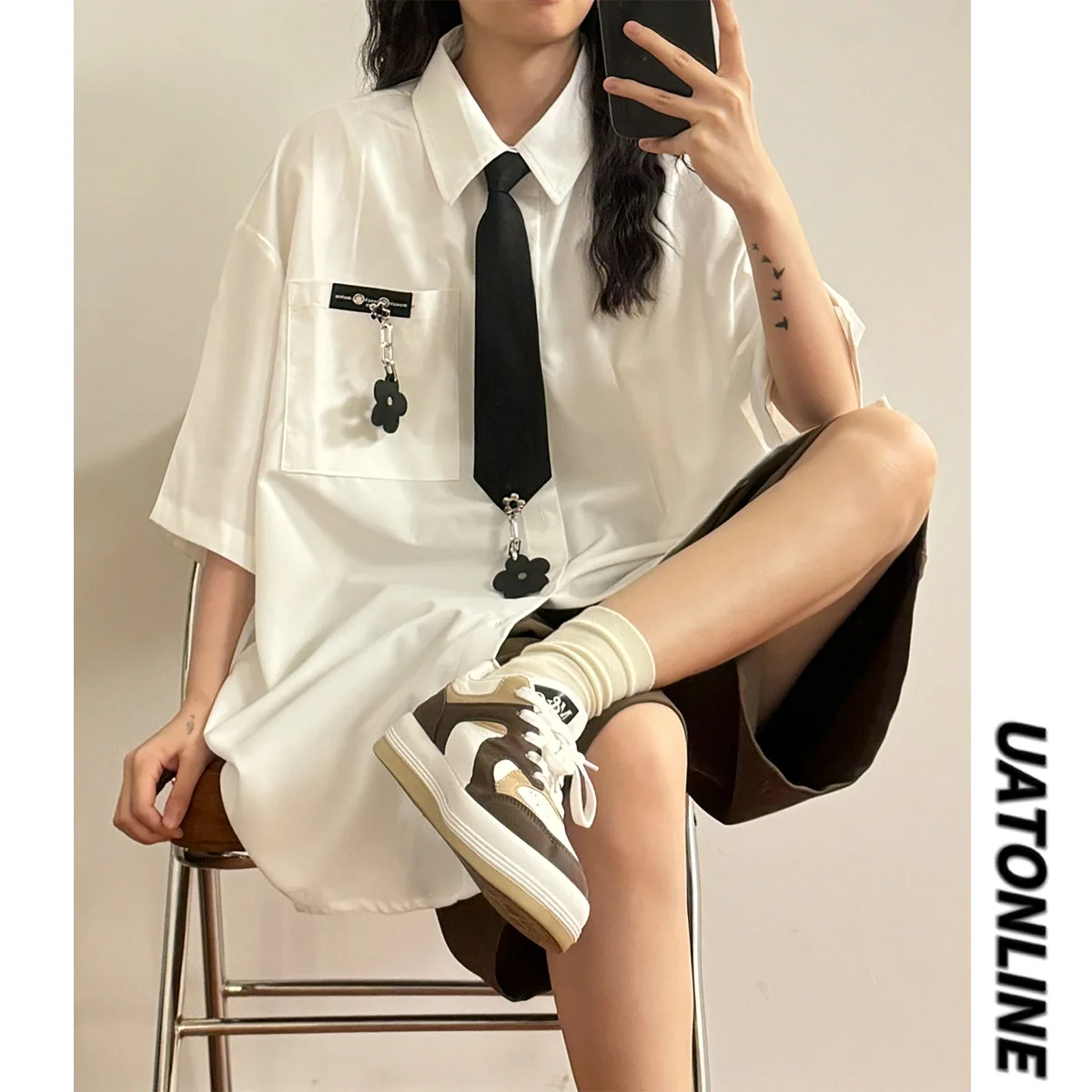 UATONLINE2026 Summer New American Retro College Style Women's Shirt Short Sleeve Pure Color Tie Street Style Loose Fit Neck
UATONLINE2026 Summer New American Retro College Style Women's Shirt Short Sleeve Pure Color Tie Street Style Loose Fit Neck