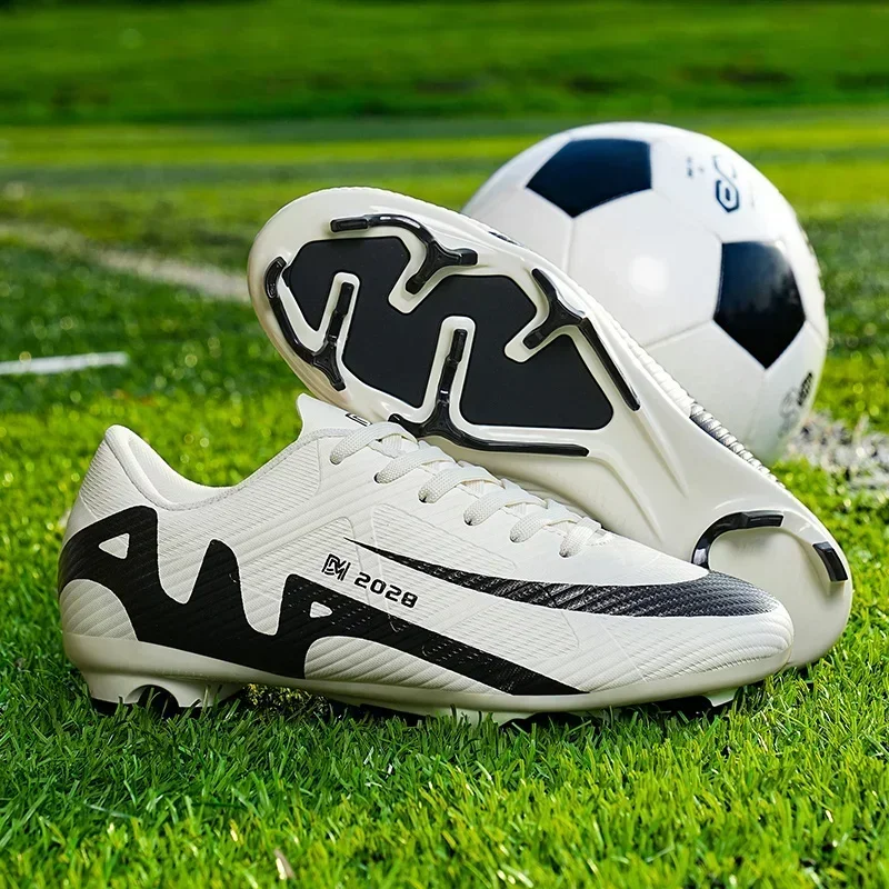 New Men Soccer Shoes FG/TF Hot-selling Ultralight Non-Slip Football Boots High-quality TF Match Cleats Sneakers Futsal Indoor
New Men Soccer Shoes FG/TF Hot-selling Ultralight Non-Slip Football Boots High-quality TF Match Cleats Sneakers Futsal Indoor