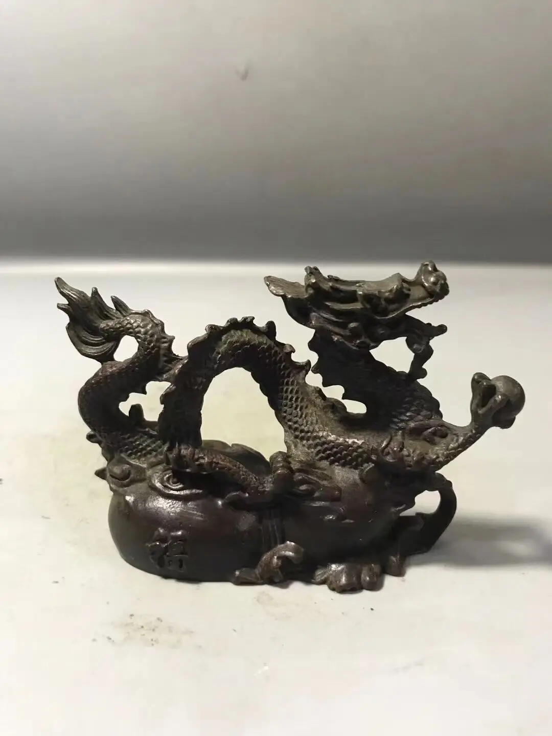 Collection chinese Fine old bronze Hand sculpture dragon statue home Ornament Statue
Collection chinese Fine old bronze Hand sculpture dragon statue home Ornament Statue