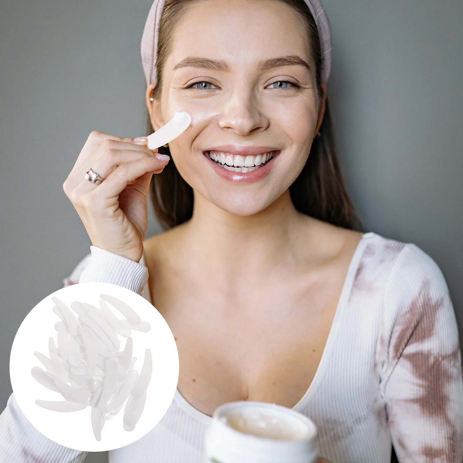 50Pcs Makeup Spoon Facial Plastic Spatula Scoop Durable for Cream Lotion Application Easy to Clean Professional Tools
50Pcs Makeup Spoon Facial Plastic Spatula Scoop Durable for Cream Lotion Application Easy to Clean Professional Tools