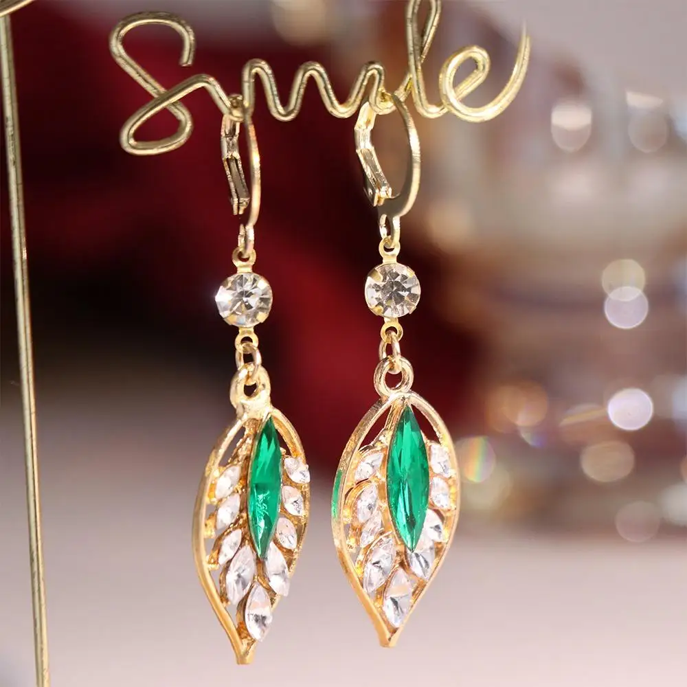 Fashion Elegant Hoop Earrings Bohemian Sparkling Ear Jewelry Green Leaf Luxury Ear Buckle Party
Fashion Elegant Hoop Earrings Bohemian Sparkling Ear Jewelry Green Leaf Luxury Ear Buckle Party