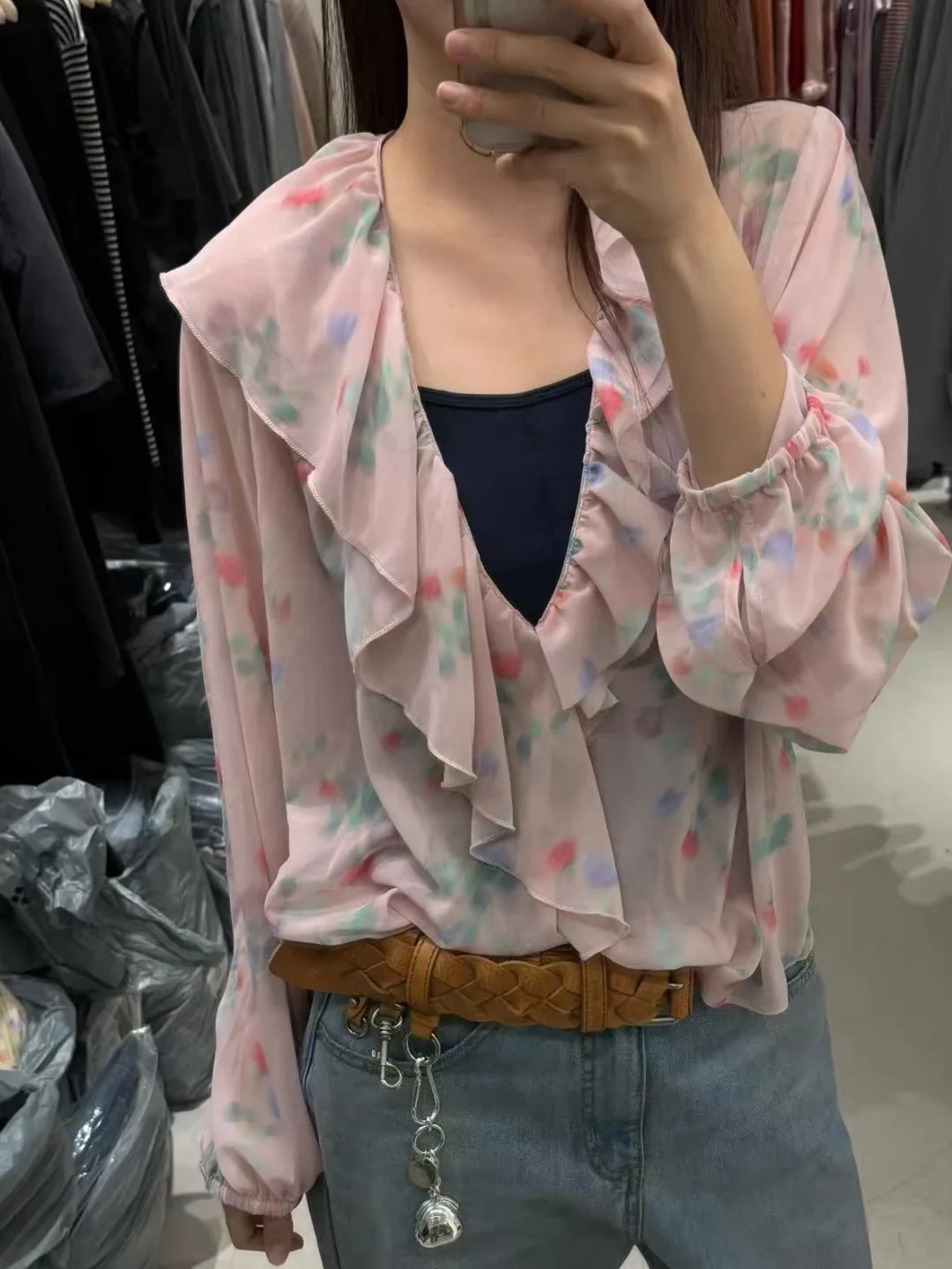 Elegant Summer New Loose V-Neck Long Sleeve Women's Sun Protection Shirt Beautiful Tulle Flounce French Style Polyester Fiber
Elegant Summer New Loose V-Neck Long Sleeve Women's Sun Protection Shirt Beautiful Tulle Flounce French Style Polyester Fiber