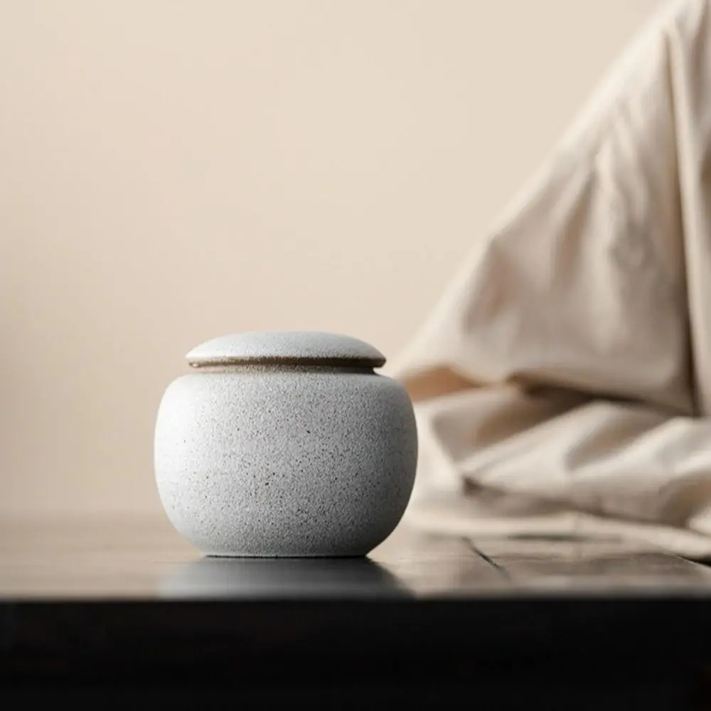Multi-function Ceramic Tea Sealed Jar Elegant Mini Pu'er Tea Storage Box Moisture Resistant Exquisite Tea Cans Friends 
Multi-function Ceramic Tea Sealed Jar Elegant Mini Pu'er Tea Storage Box Moisture Resistant Exquisite Tea Cans Friends