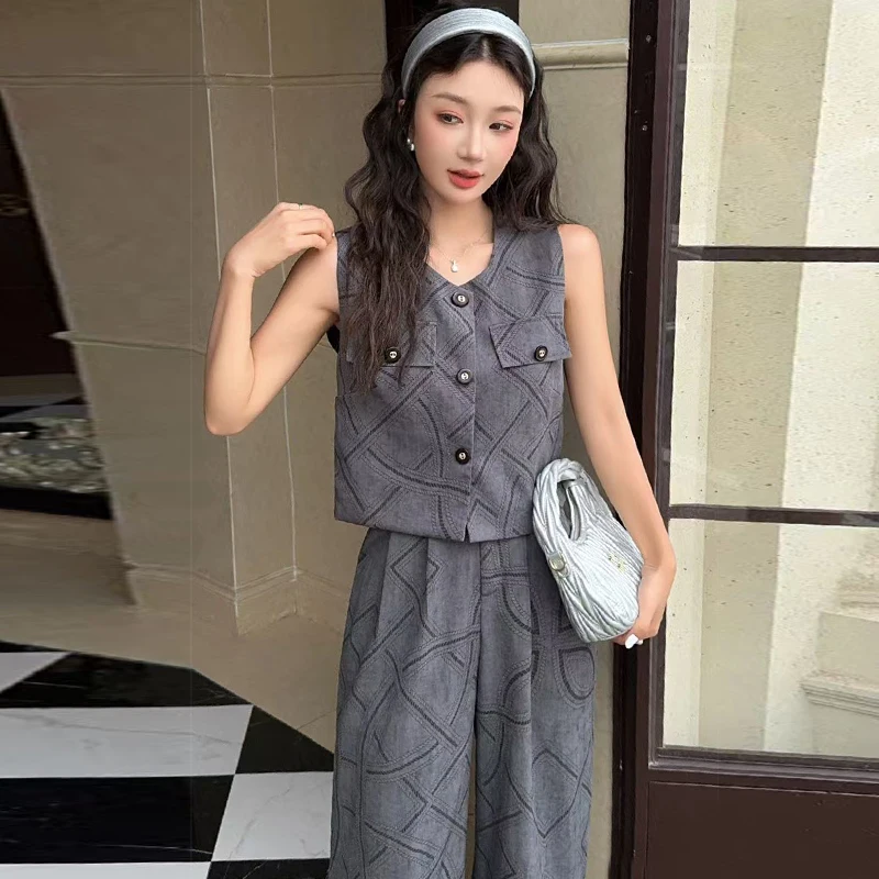 New High Quality Fashion Women's two pieces set Summer Sleeveless Printed Slim Single Breasted Vest Shirt + Wide Leg Pants Sets
New High Quality Fashion Women's two pieces set Summer Sleeveless Printed Slim Single Breasted Vest Shirt + Wide Leg Pants Sets