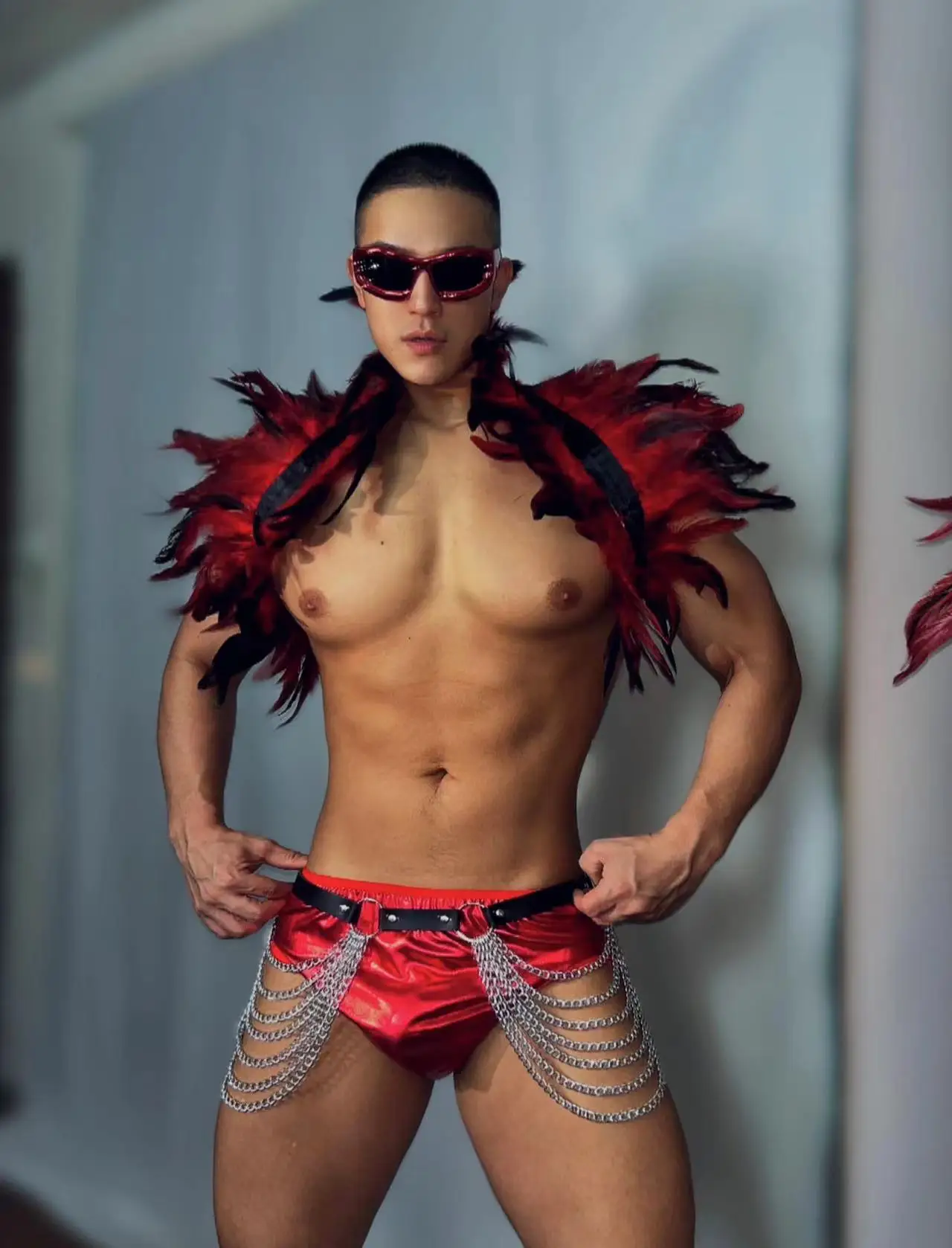 Men's Sexy Red Feather Christmas Costumes Nightclub Bar DS Leading Dance Wear Stage Show Party Performance Clothing
Men's Sexy Red Feather Christmas Costumes Nightclub Bar DS Leading Dance Wear Stage Show Party Performance Clothing