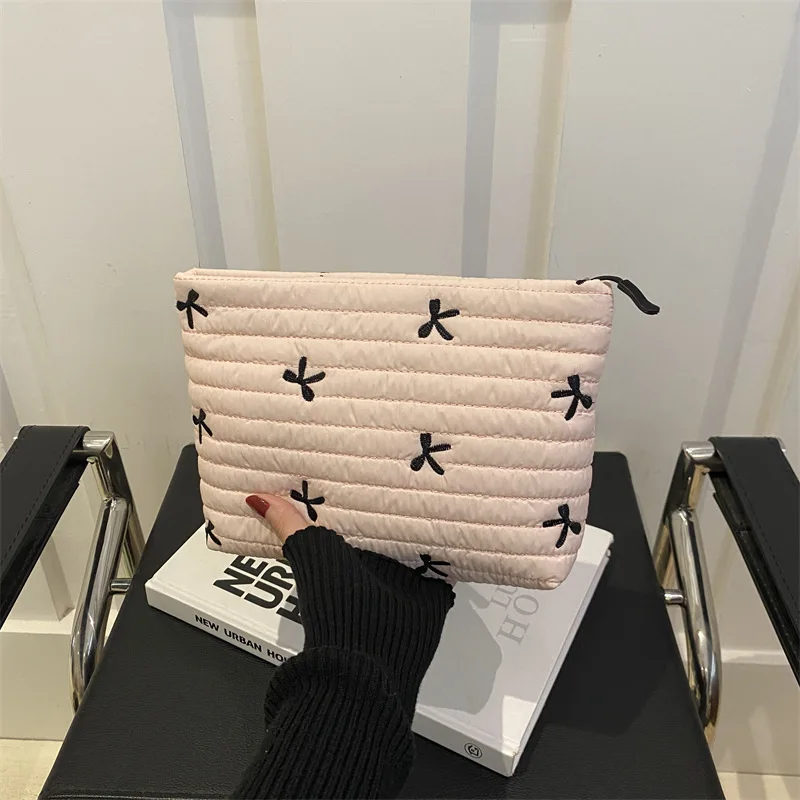 Ins Butterfly Print Oxford Cosmetic Bag Women Large Capacity Portable Hand Makeup Storage Pouch Autumn Winter Travel Wash Bag
Ins Butterfly Print Oxford Cosmetic Bag Women Large Capacity Portable Hand Makeup Storage Pouch Autumn Winter Travel Wash Bag