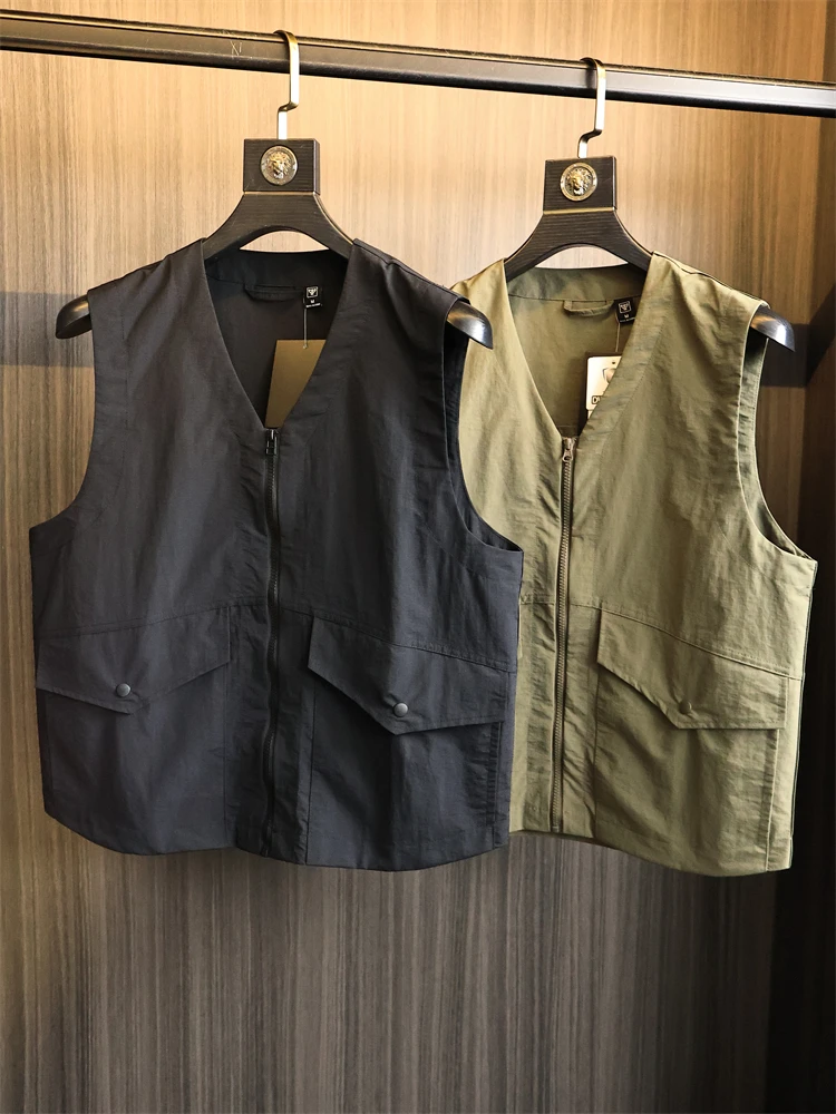 Мужской уличный жилет в стиле Харадзюку в стиле ретро, дышащий, влагостойкий, V-Ne, повседневный, легкий, модный, нейлоновый, подходит для осени
Мужской уличный жилет в стиле Харадзюку в стиле ретро, дышащий, влагостойкий, V-Ne, повседневный, легкий, модный, нейлоновый, подходит для осени