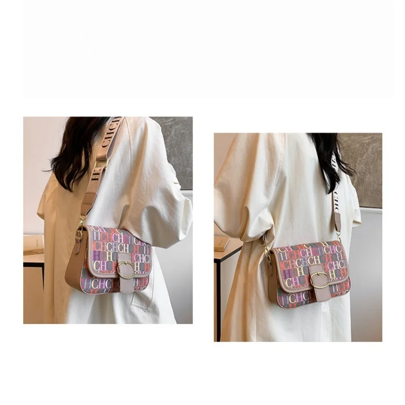 CHCH Letter Printing Design Shoulder Bag Large Capacity Women's Crossbody Bag Premium Feeling Versatile Ladies Handbag Fashion
CHCH Letter Printing Design Shoulder Bag Large Capacity Women's Crossbody Bag Premium Feeling Versatile Ladies Handbag Fashion