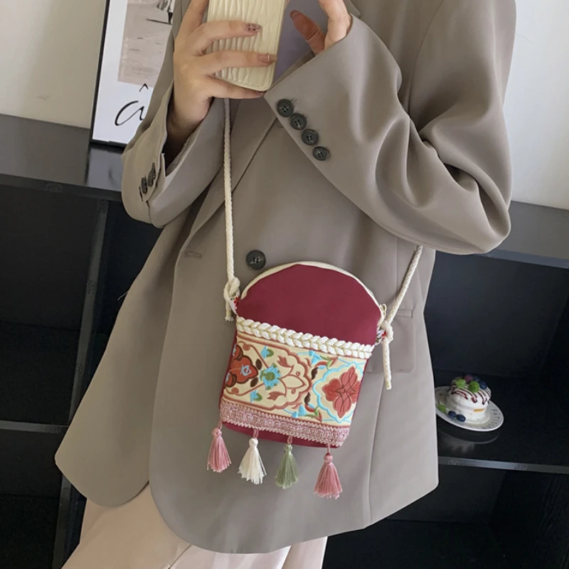 Fashion Frosted Leather Bucket Bag Floral Ethnic Style Crossbody Bag Handbag Women Shoulder Bag Luxury Designer Handbag Bolsos
Fashion Frosted Leather Bucket Bag Floral Ethnic Style Crossbody Bag Handbag Women Shoulder Bag Luxury Designer Handbag Bolsos