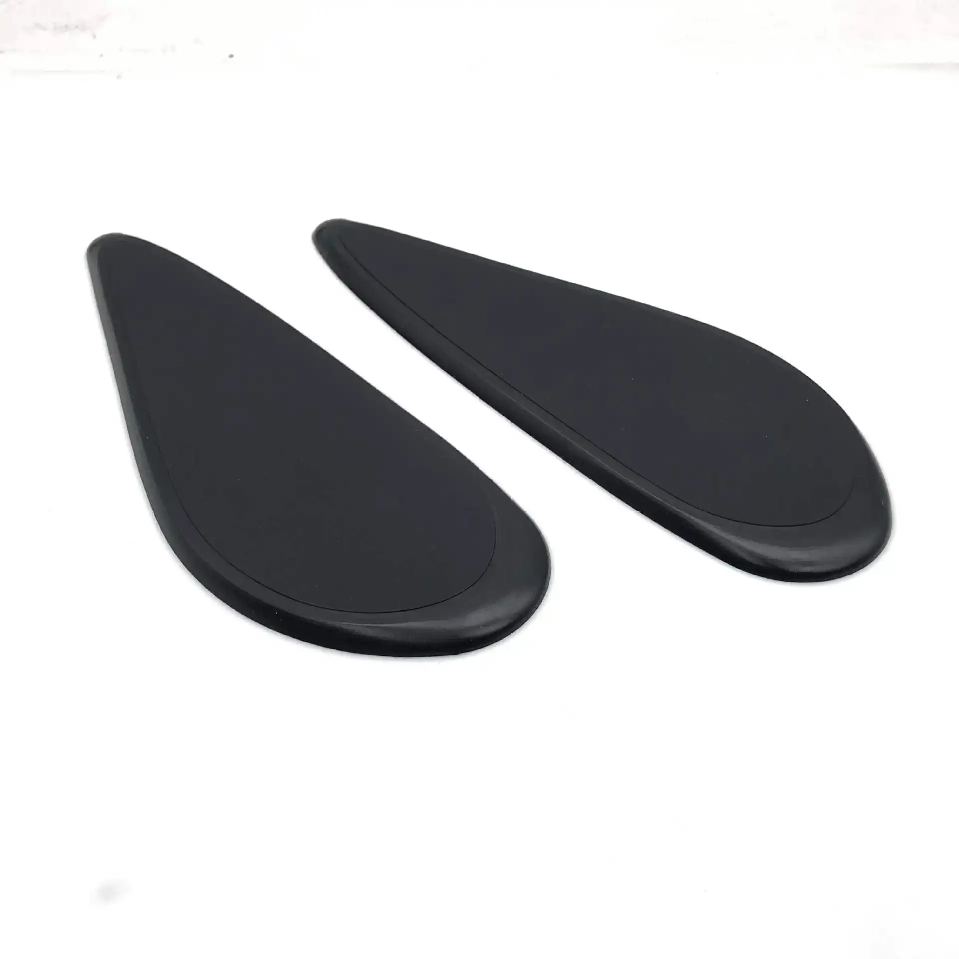2pcs Fuel Tank Pad Protector Sticker Rubber Black For BMW R18 & R18 Classic 2020
2pcs Fuel Tank Pad Protector Sticker Rubber Black For BMW R18 & R18 Classic 2020