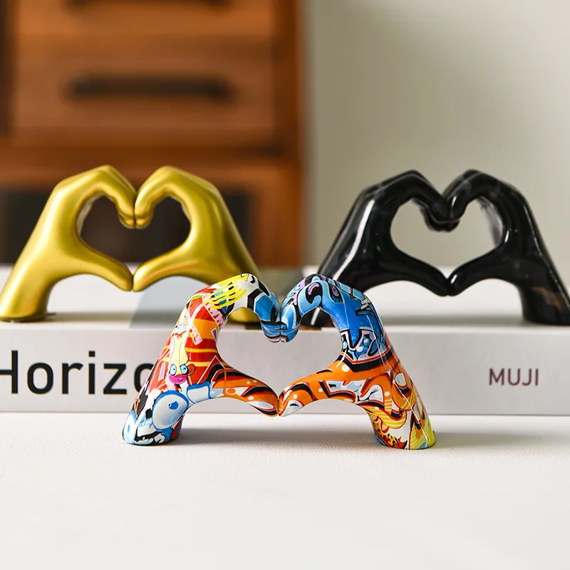 Креативная статуя с изображением сердца и руки, домашний офис, декор для рабочего стола, современная художественная скульптура
Креативная статуя с изображением сердца и руки, домашний офис, декор для рабочего стола, современная художественная скульптура