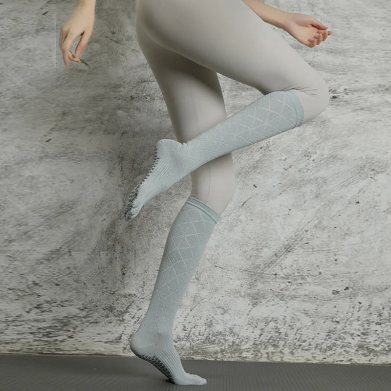 New Anti-Slip Yoga Socks – Professional Five-Toe Long-Cut Sports Socks, Pilates Socks for Women and Men, Cotton Fitness Socks
New Anti-Slip Yoga Socks – Professional Five-Toe Long-Cut Sports Socks, Pilates Socks for Women and Men, Cotton Fitness Socks
