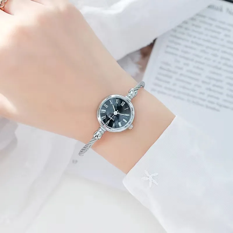 Couple Minimalist Quartz Watch Set Gold Silver Bracelet Fashion Steel Strap Casual Women's Wristwatch Brand
Couple Minimalist Quartz Watch Set Gold Silver Bracelet Fashion Steel Strap Casual Women's Wristwatch Brand