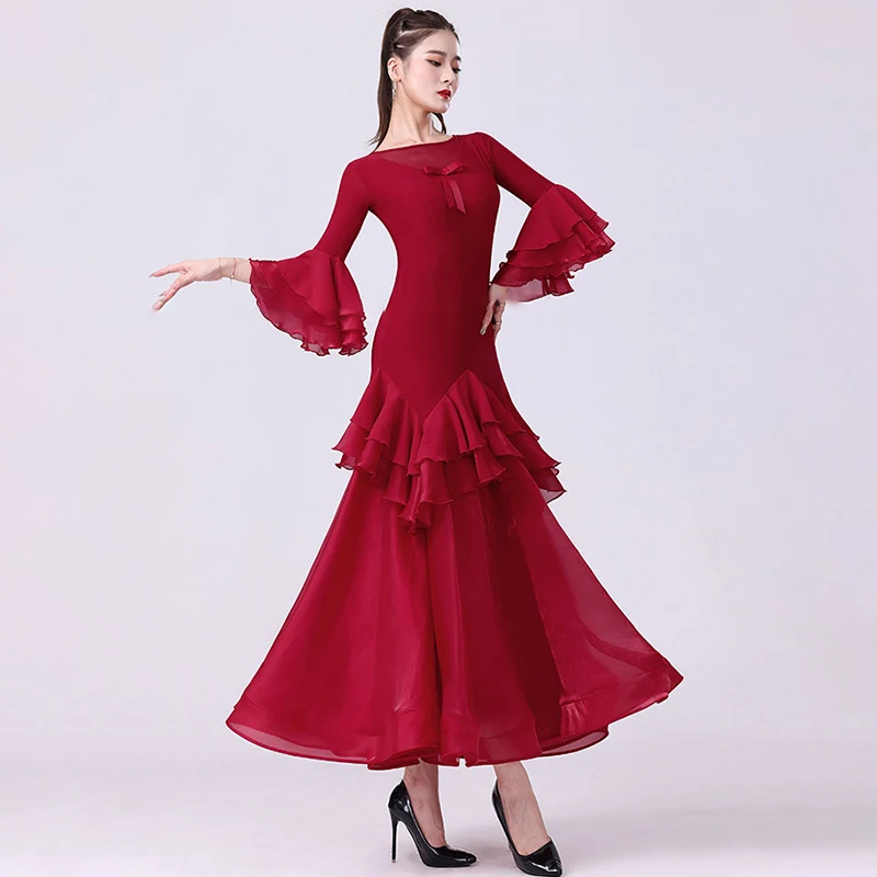National Standard Modern Dance Costume Double-layer Ruffled All-match Black Female Professional Latin Dance Practice Dress
National Standard Modern Dance Costume Double-layer Ruffled All-match Black Female Professional Latin Dance Practice Dress