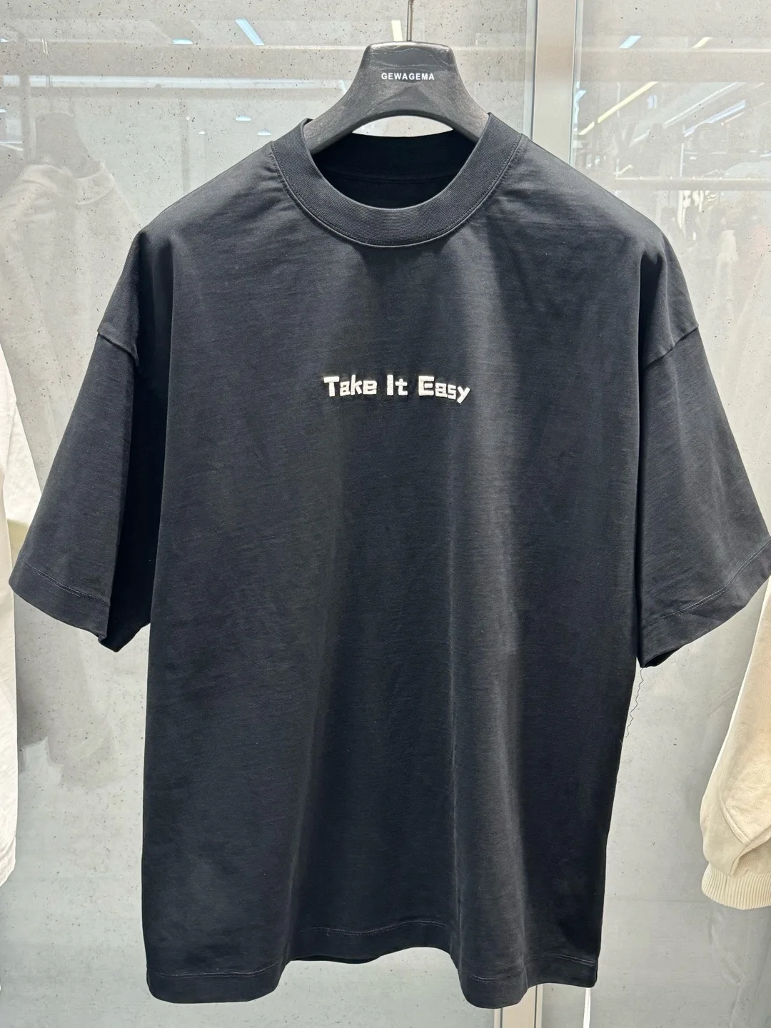 American Sle Heavyweight GEWAGEMA 2026ss Spring Summer New Embroidered Logo Loose Casual Large Size ort Sve T-irt
American Sle Heavyweight GEWAGEMA 2026ss Spring Summer New Embroidered Logo Loose Casual Large Size ort Sve T-irt