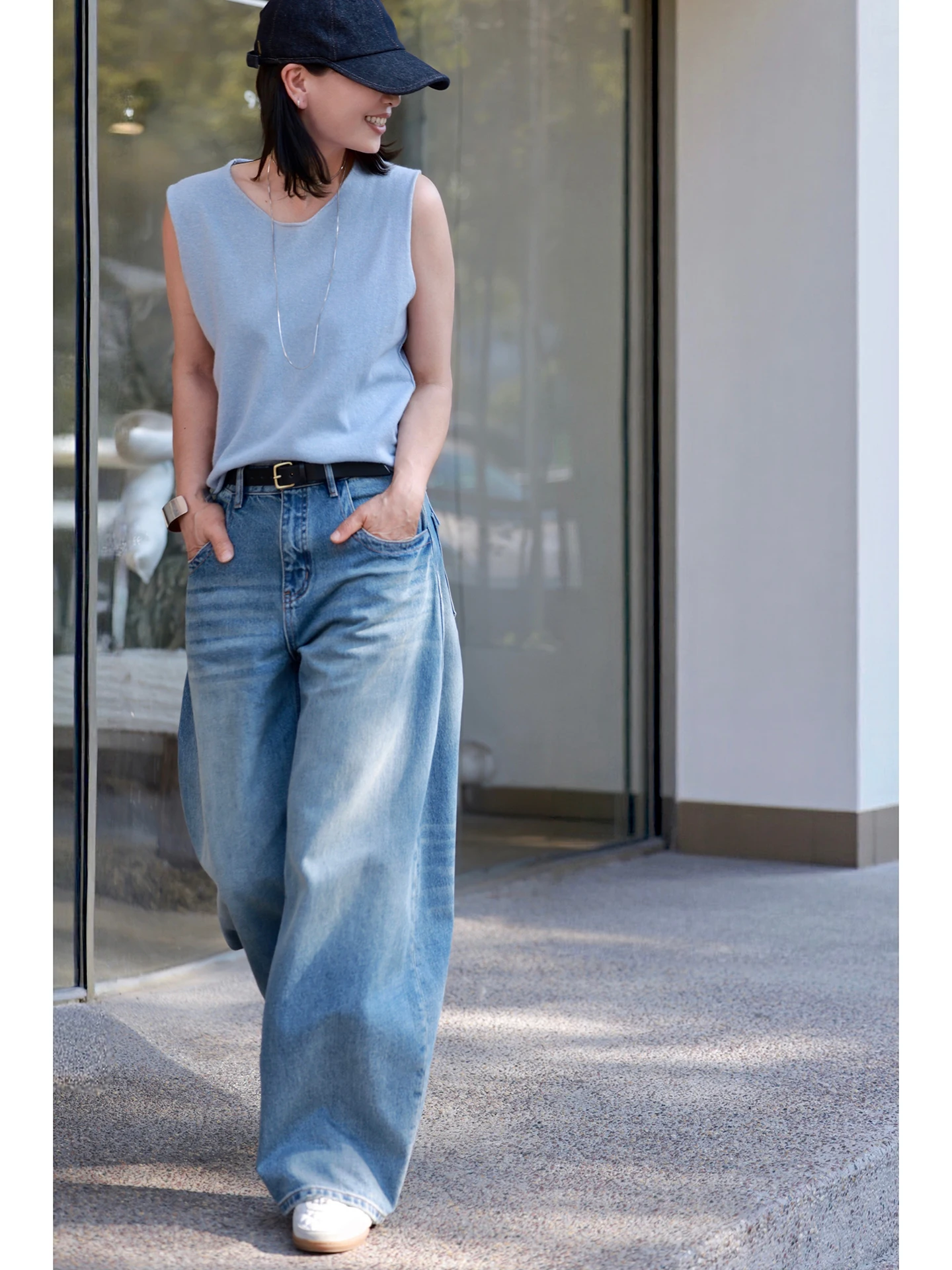 FANNIU Spring Blue Washed out Pure Cotton Loose Wide Leg Jeans Knife Denim Pants Natural Waist Zipper Closure Breathable
FANNIU Spring Blue Washed out Pure Cotton Loose Wide Leg Jeans Knife Denim Pants Natural Waist Zipper Closure Breathable