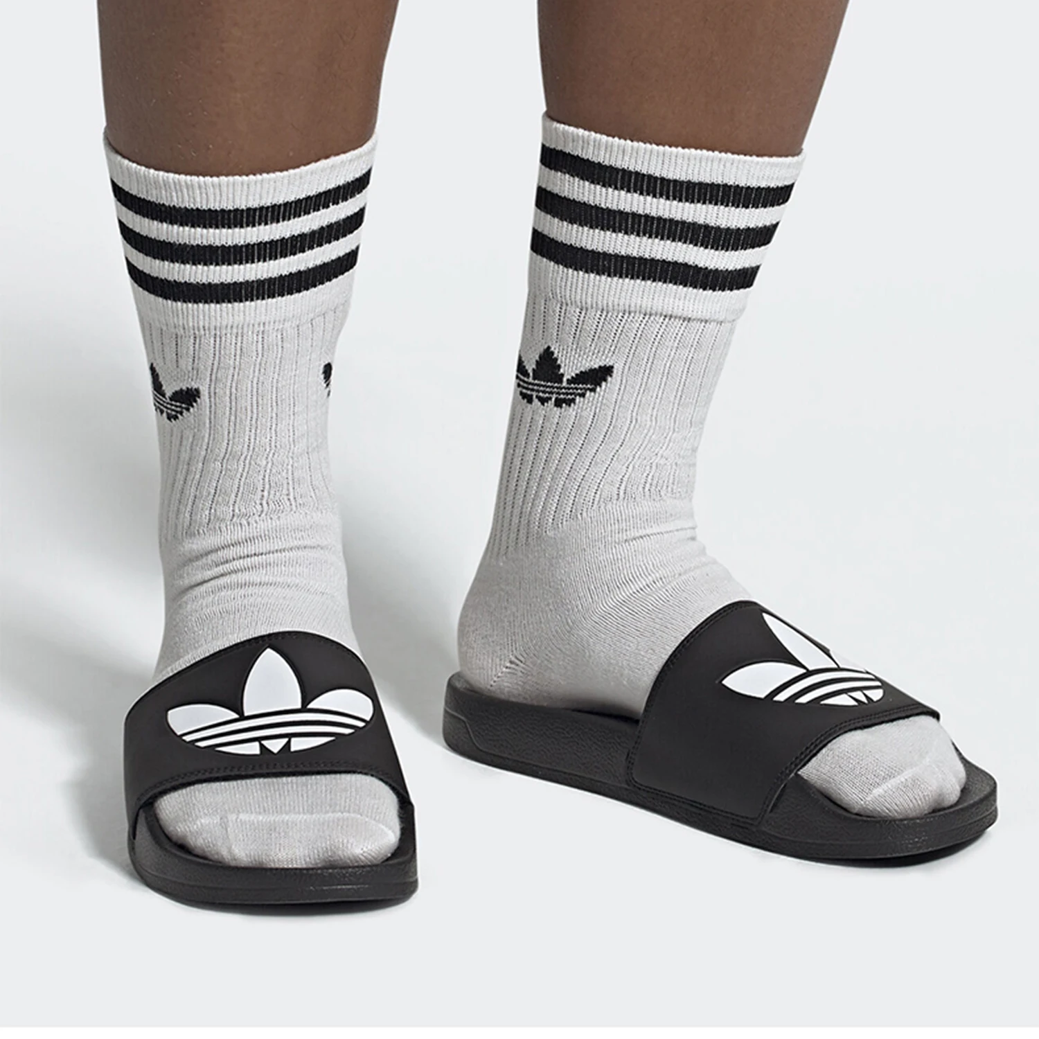 Adidas оригинальные сезонные новые мужские тапочки для спорта и отдыха клевера FU8298
Adidas оригинальные сезонные новые мужские тапочки для спорта и отдыха клевера FU8298