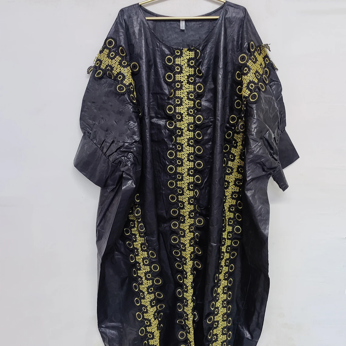 Black African Boubou Bazin Riche Dashiki Wedding Bride Dress Traditional Nigeria Mali Mix Size Robe With Ribbon Guipure Gown
Black African Boubou Bazin Riche Dashiki Wedding Bride Dress Traditional Nigeria Mali Mix Size Robe With Ribbon Guipure Gown
