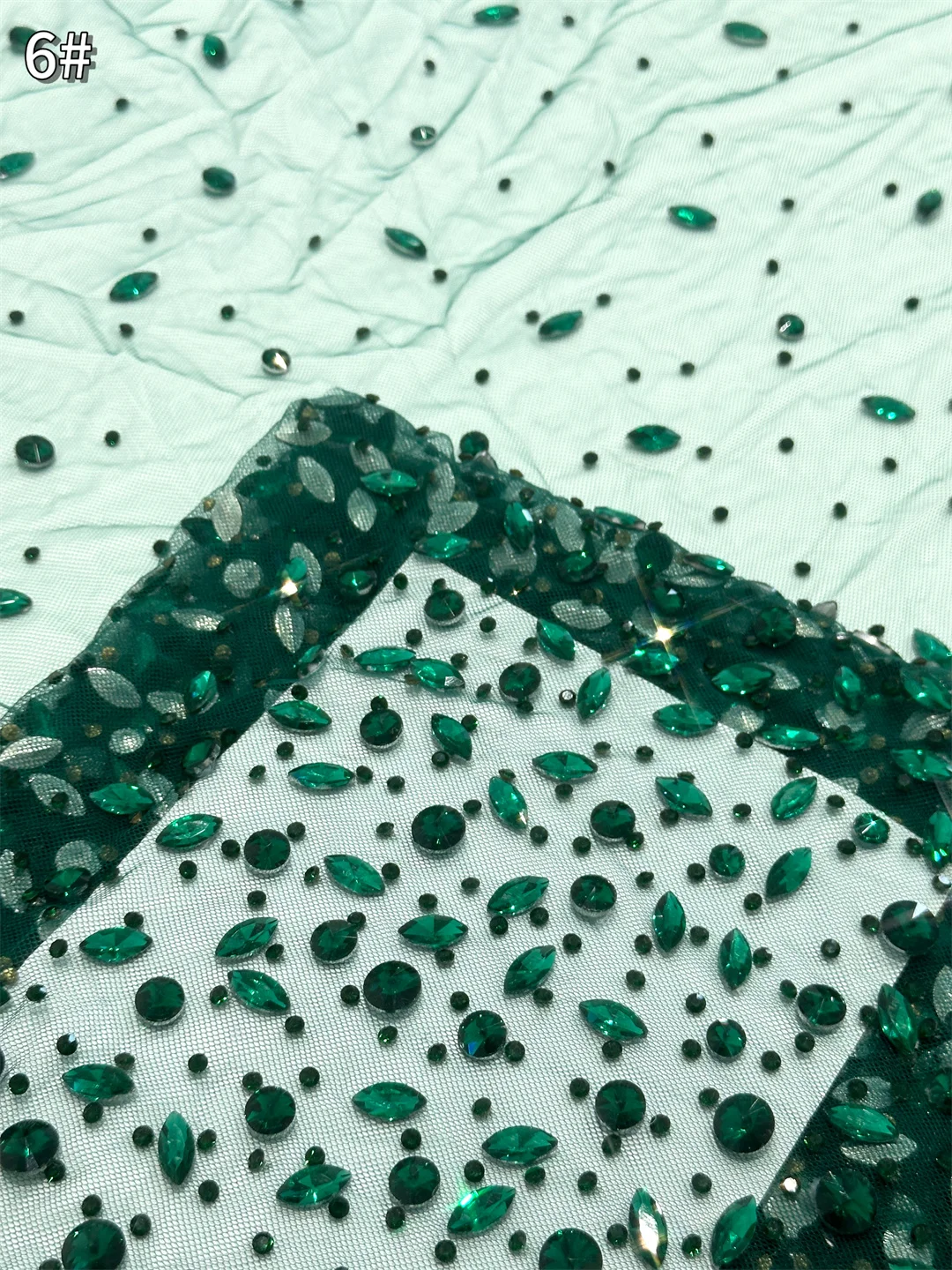 Новейшая роскошная сетчатая ткань с водными стразами 2026 года, высококачественное сверкающее украшение для женских вечерних платьев
Новейшая роскошная сетчатая ткань с водными стразами 2026 года, высококачественное сверкающее украшение для женских вечерних платьев