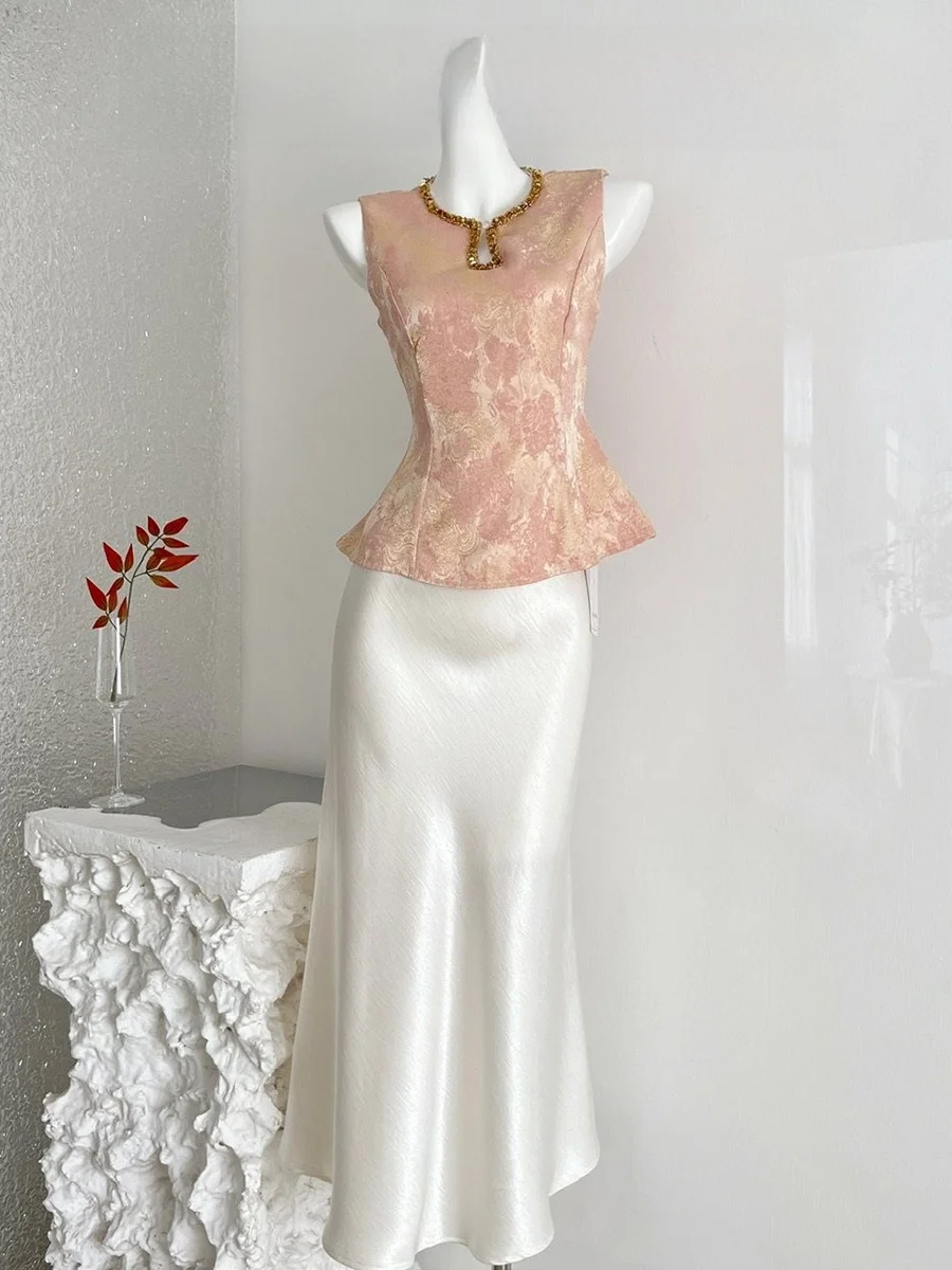 New Chinese Style Heavy Embroidery Fashion Top Waist Inward Skirt Set Elegant Missy Feel Polyester Fiber Summer Collection
New Chinese Style Heavy Embroidery Fashion Top Waist Inward Skirt Set Elegant Missy Feel Polyester Fiber Summer Collection