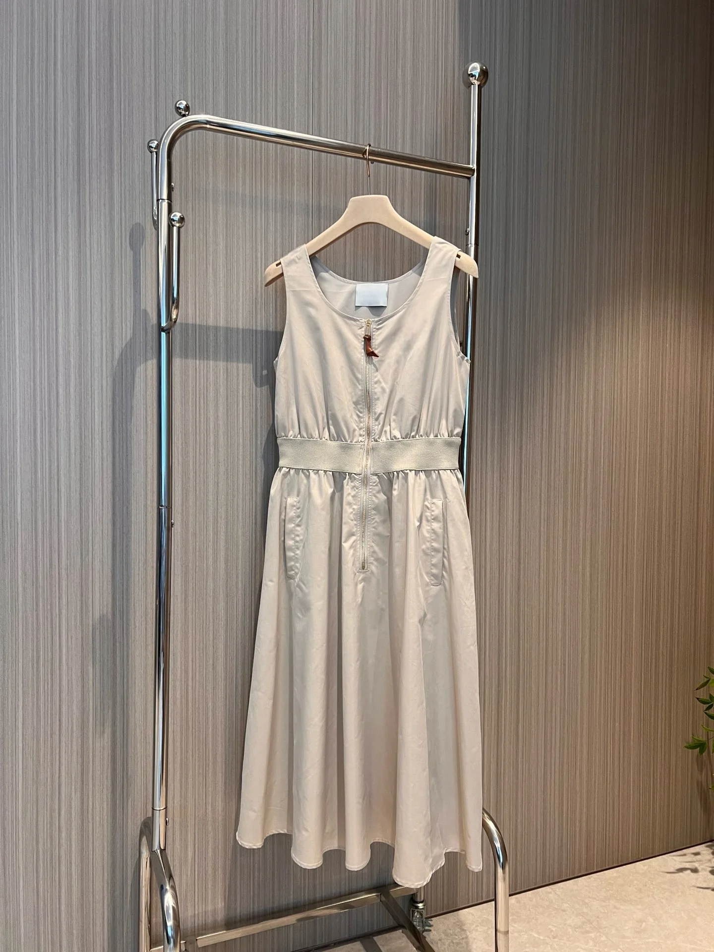 2024 Women's Clothing Loose sleeveless vest dress with elastic waist Spring Summer New No.68
2024 Women's Clothing Loose sleeveless vest dress with elastic waist Spring Summer New No.68
