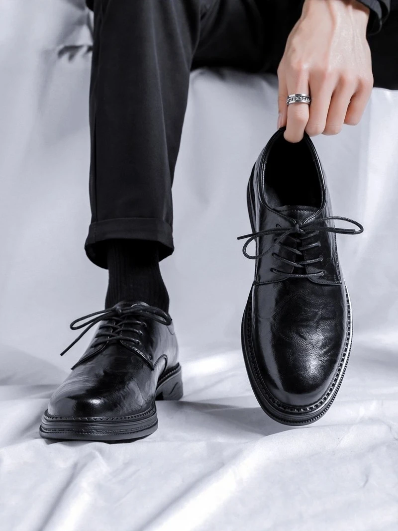 Brogue Men's Shoes Increased Height Wedding Groom Business Casual Leather Shoes round Toe Flat Heel Breathable PU Inner Material
Brogue Men's Shoes Increased Height Wedding Groom Business Casual Leather Shoes round Toe Flat Heel Breathable PU Inner Material
