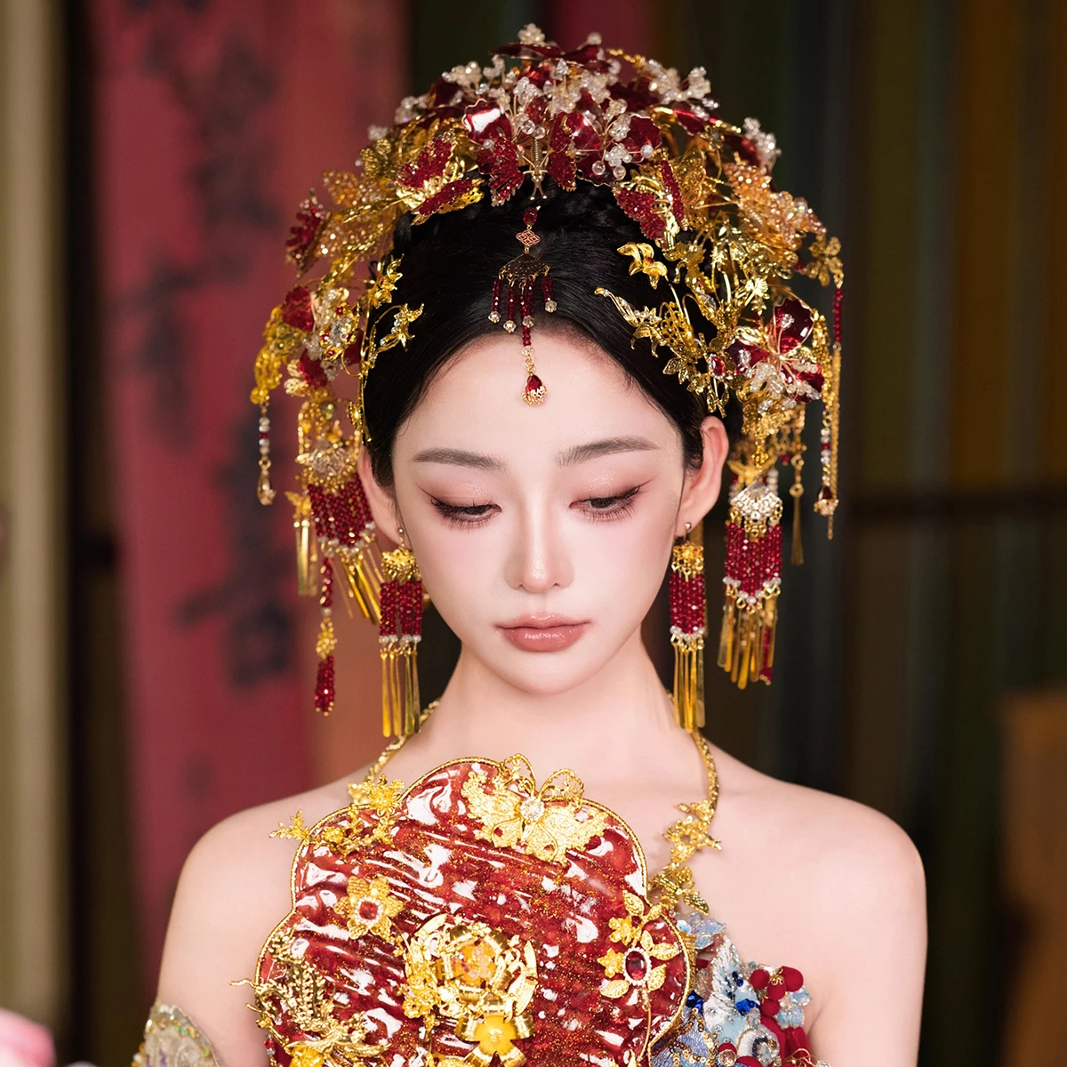 Handcrafted Red Crystal Butterfly Forehead Drop Crown with Long Tassels Beaded Bridal Chinese Wedding Hairpiece for Brides
Handcrafted Red Crystal Butterfly Forehead Drop Crown with Long Tassels Beaded Bridal Chinese Wedding Hairpiece for Brides
