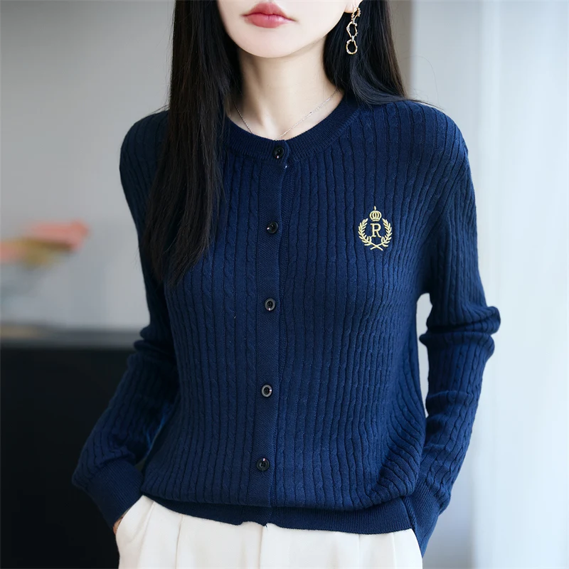 Женский кардиган с витой цветочной вышивкой, однобортный вязаный свитер с круглым вырезом, универсальный модный топ с длинными рукавами
Женский кардиган с витой цветочной вышивкой, однобортный вязаный свитер с круглым вырезом, универсальный модный топ с длинными рукавами