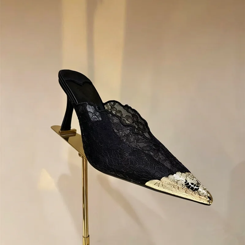 2026 Romantic Vintage Lace High Heel Pumps Scalloped Edge Floral Mesh Upper Gold Tip Point Toe Ankle Strap Slingback Stilettos
2026 Romantic Vintage Lace High Heel Pumps Scalloped Edge Floral Mesh Upper Gold Tip Point Toe Ankle Strap Slingback Stilettos