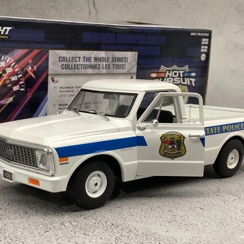 Green Light 1/24 1972 Chevrolet C-10 модель автомобиля из сплава, серия полицейских автомобилей
Green Light 1/24 1972 Chevrolet C-10 модель автомобиля из сплава, серия полицейских автомобилей