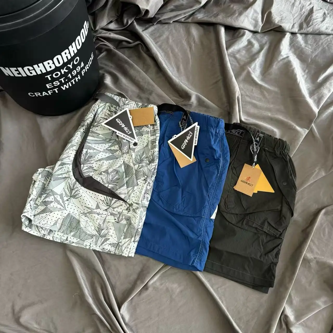 Outdoor Unisex Nylon Quick Dry Function Shorts Beach Pants Loose Fit Youth Geometry Pattern Collaborative Series Summer Shorts
Outdoor Unisex Nylon Quick Dry Function Shorts Beach Pants Loose Fit Youth Geometry Pattern Collaborative Series Summer Shorts