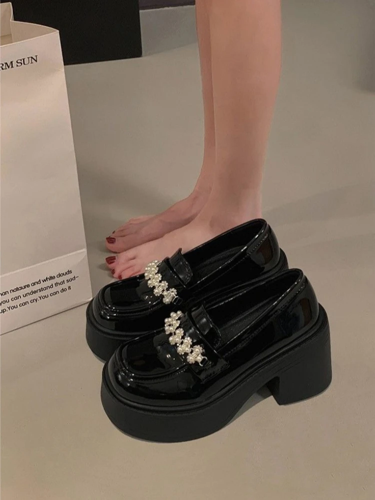 2026 Spring Women Loafers Korean Style Vintage Pearl Chunky Heel Leather Shoes Elegant Party Pumps for Dress
2026 Spring Women Loafers Korean Style Vintage Pearl Chunky Heel Leather Shoes Elegant Party Pumps for Dress