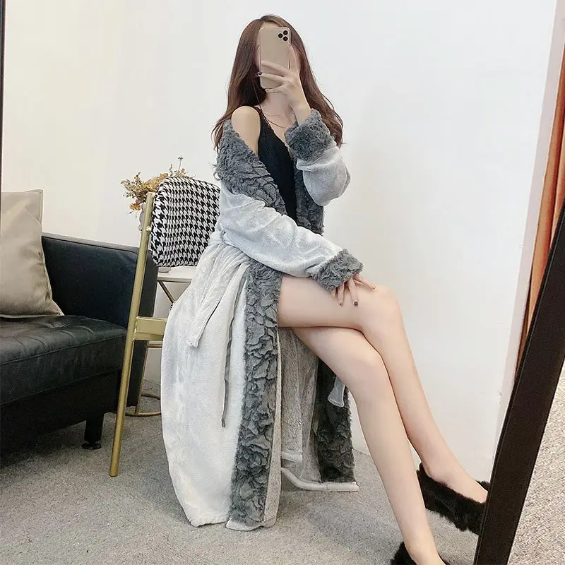 Women'S Autumn And Winter Flannel Couple Pajamas, Thickened And Elongated Men'S Long Robe, Coral Fleece
Women'S Autumn And Winter Flannel Couple Pajamas, Thickened And Elongated Men'S Long Robe, Coral Fleece