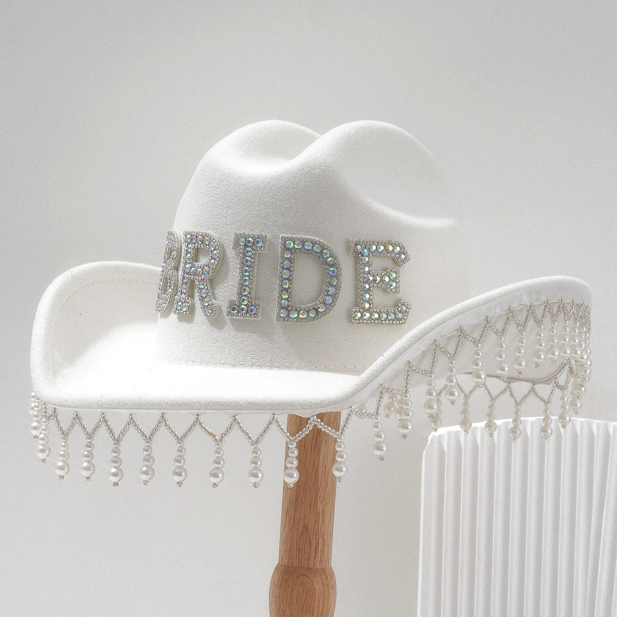 Rhinestone Cowboy Hat Luxury Top Hat for Women Men Party Festival Accessories Country Music Concert Cowgirl Headwear
Rhinestone Cowboy Hat Luxury Top Hat for Women Men Party Festival Accessories Country Music Concert Cowgirl Headwear
