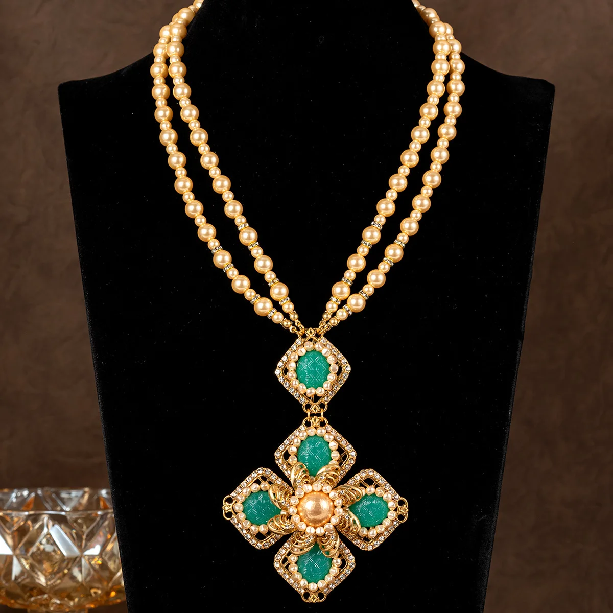 Four-Leaf Clover Rhinestone Necklace for Women Light Luxury Fashion Jewelry Elegant Pearl Chains Daily Wear
Four-Leaf Clover Rhinestone Necklace for Women Light Luxury Fashion Jewelry Elegant Pearl Chains Daily Wear