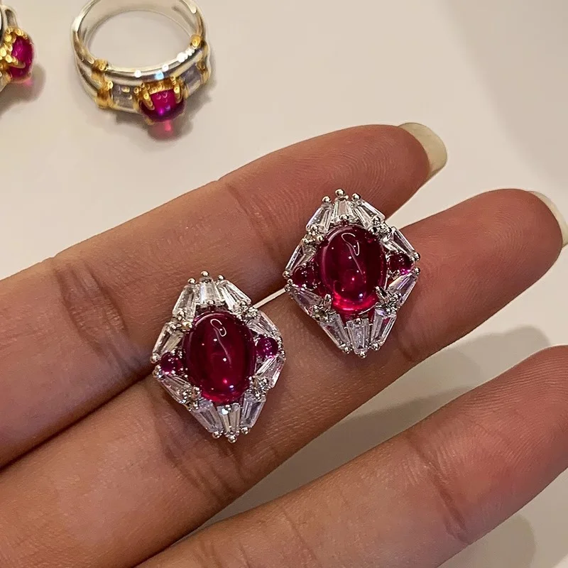 Изысканные модные серьги-корунды с голубиным красным цирконием для женщин, винтажные романты, повседневные легкие роскошные ювелирные изделия для банкета, подарок
Изысканные модные серьги-корунды с голубиным красным цирконием для женщин, винтажные романты, повседневные легкие роскошные ювелирные изделия для банкета, подарок