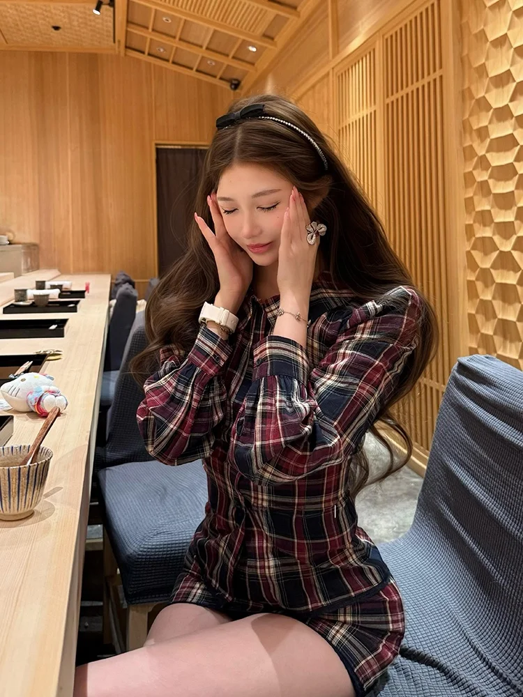 Vintage Preppy Style Women's Autumn Winter Plaid Long Sleeve Shirt And High Waist Short Skirt Two Piece Set Bodycon Fit
Vintage Preppy Style Women's Autumn Winter Plaid Long Sleeve Shirt And High Waist Short Skirt Two Piece Set Bodycon Fit