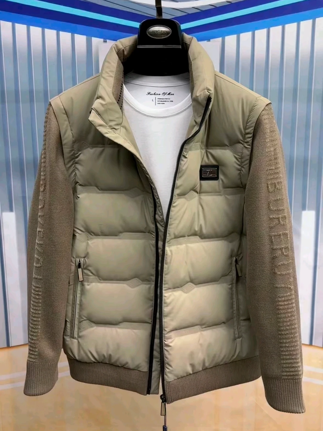 Men's Stand Collar down Jaet Knitted Sve Detachable Two-Way Wear Autumn Winter Faion Urban Sle Warmth Casual Outerwear
Men's Stand Collar down Jaet Knitted Sve Detachable Two-Way Wear Autumn Winter Faion Urban Sle Warmth Casual Outerwear