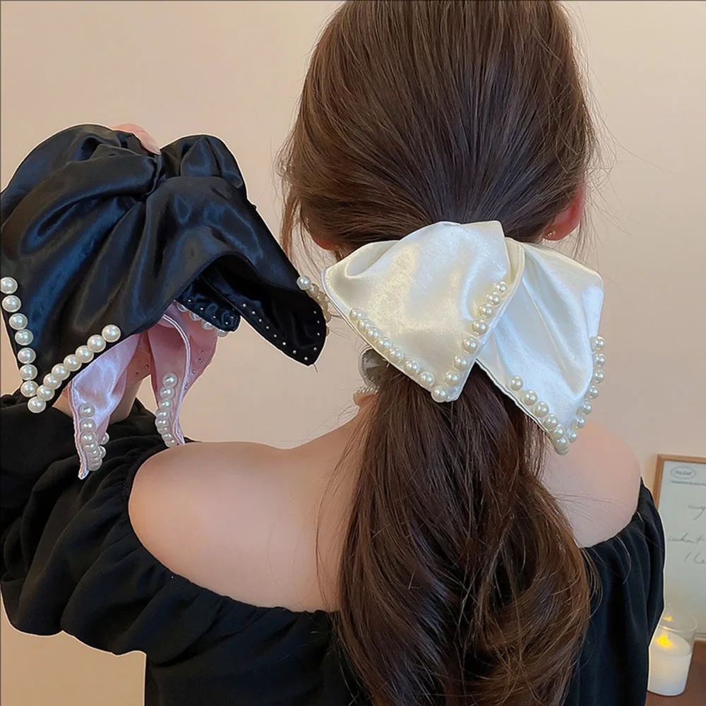 French Elegant Fabric Pearl Square Hair Tie Women's Niche High-end Hair Rope Sweet And Fashionable Hair Accessories
French Elegant Fabric Pearl Square Hair Tie Women's Niche High-end Hair Rope Sweet And Fashionable Hair Accessories