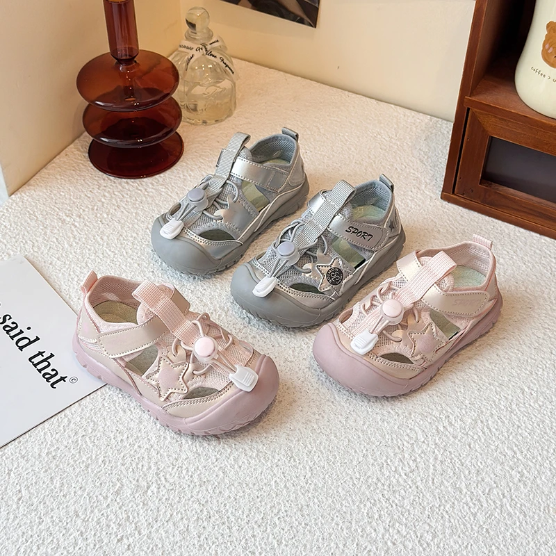 Girls Casual Shoes Hollowed-out Non-slip Kids Sandals Toes Capped Anti-kick 2026 Summer New Children Beach Shoes Mesh Breathable
Girls Casual Shoes Hollowed-out Non-slip Kids Sandals Toes Capped Anti-kick 2026 Summer New Children Beach Shoes Mesh Breathable
