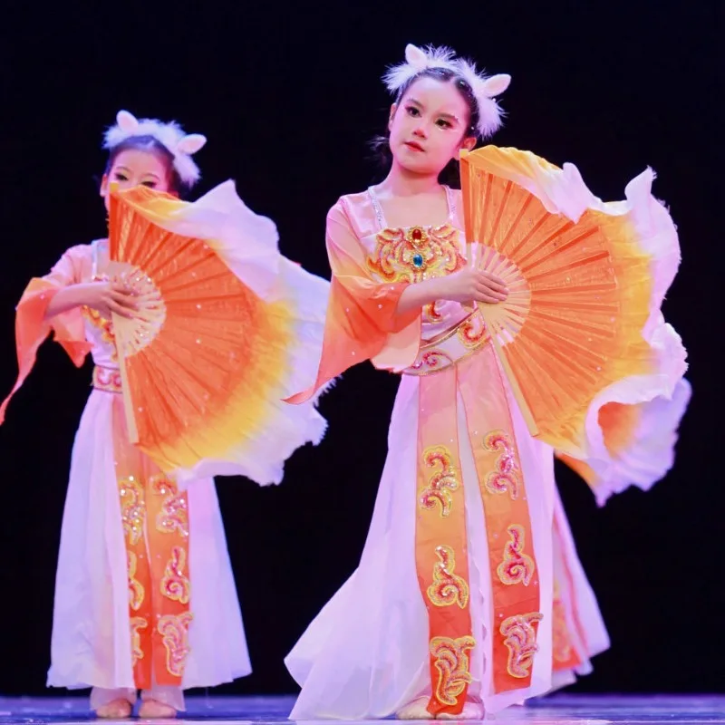 June 1 Children's Pretty Red Fox Performance Costume Classical Dance Spirit Fox Xianrui Dance Performance Costume
June 1 Children's Pretty Red Fox Performance Costume Classical Dance Spirit Fox Xianrui Dance Performance Costume