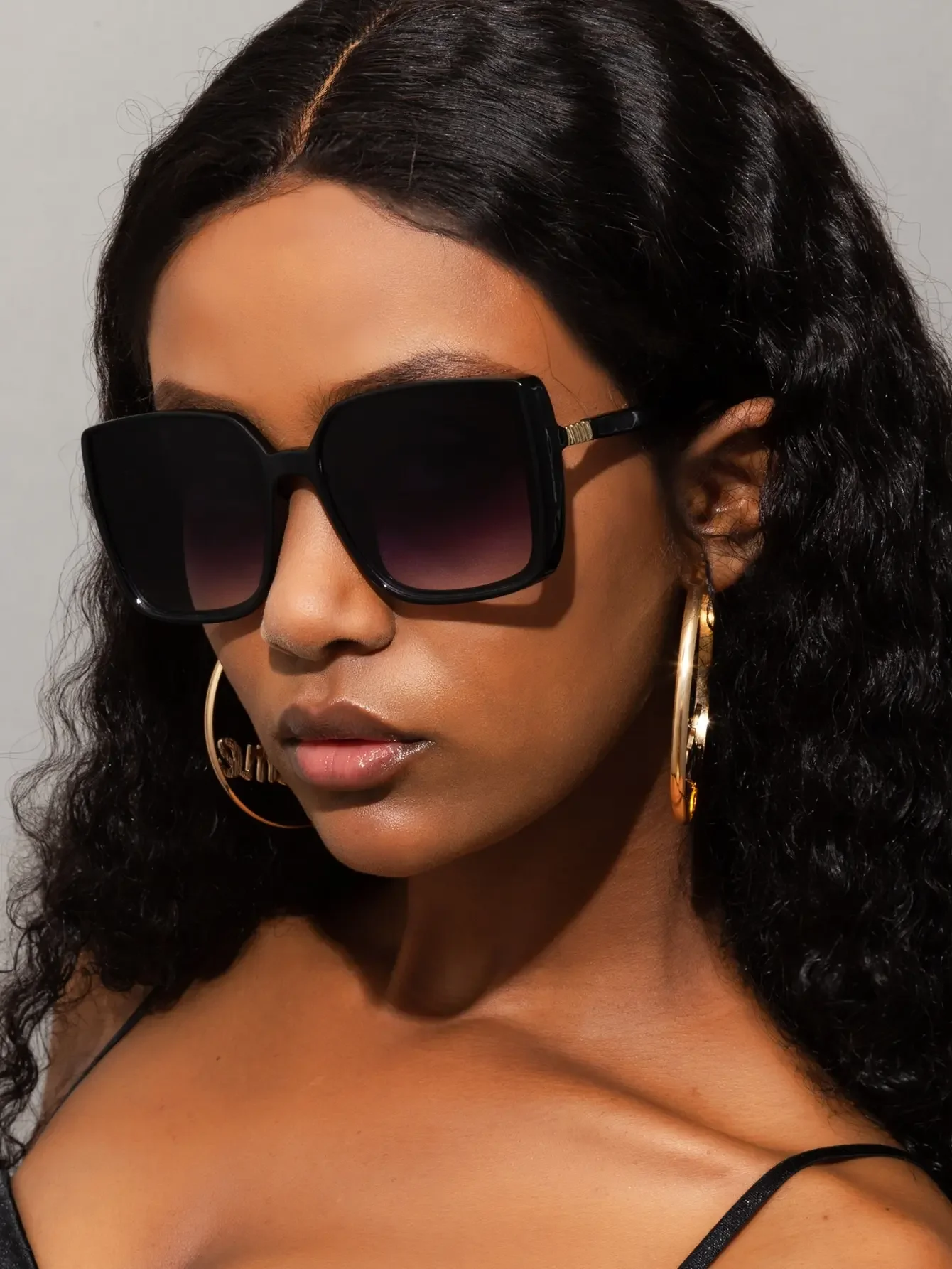 1pc Women's Plastic Retro Large Frame Square Classic Simple Casual Chic European And American Elegant Ins Fashion Runway All-Match Fashion Glasses Suitable For Daily, Vacation And Travel Beach Accessories For Women Glasses
1pc Women's Plastic Retro Large Frame Square Classic Simple Casual Chic European And American Elegant Ins Fashion Runway All-Match Fashion Glasses Suitable For Daily, Vacation And Travel Beach Accessories For Women Glasses
