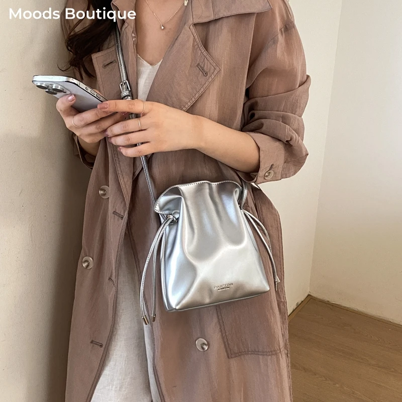 2026 New Drawstring Mini Shoulder Cross Body Bucket Bags For Women Solid Color Soft Vegan Leather Commuter Small Phone Handbags
2026 New Drawstring Mini Shoulder Cross Body Bucket Bags For Women Solid Color Soft Vegan Leather Commuter Small Phone Handbags